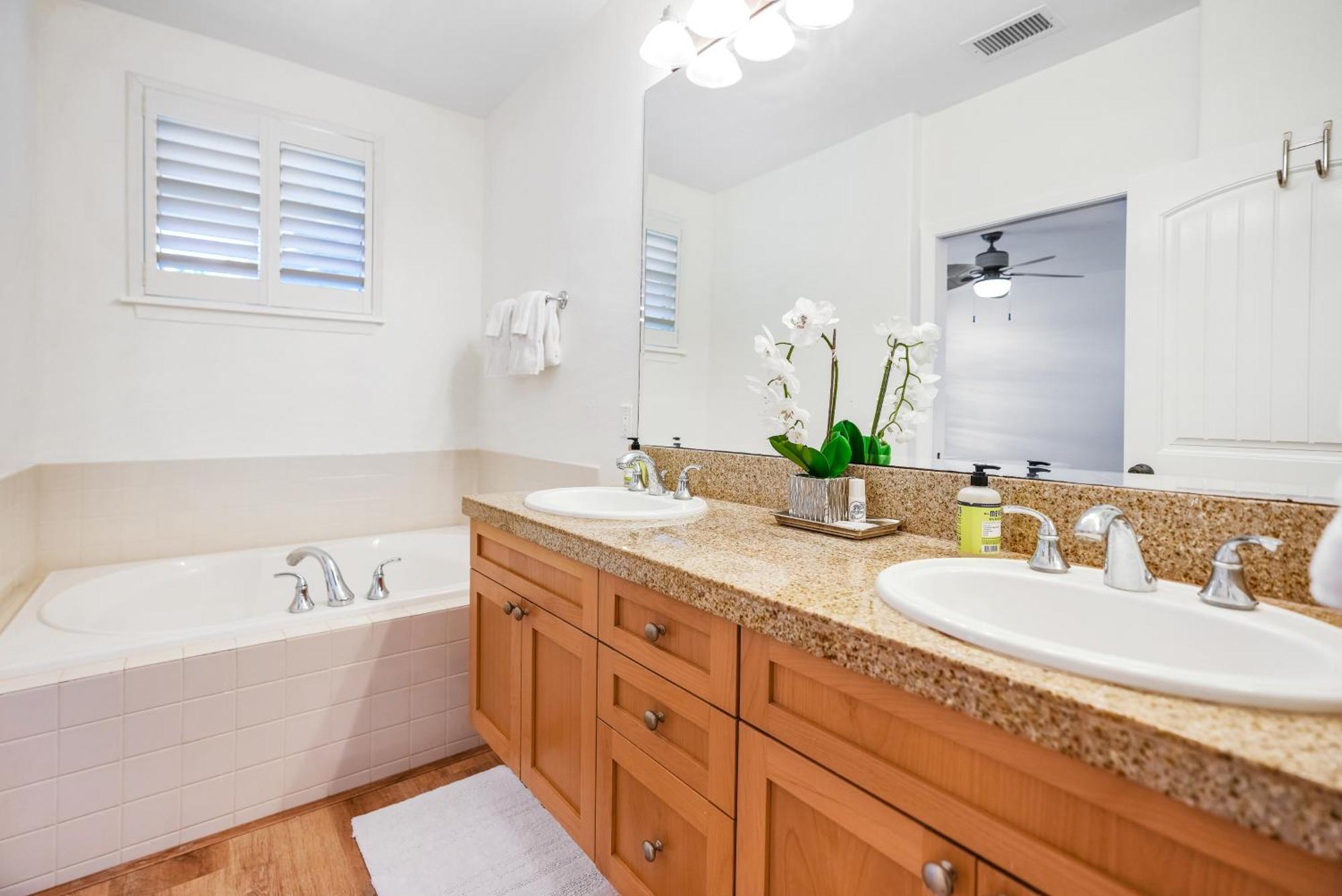 Nihilani Apartments Princeville Room photo